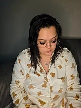 Snapshot of Saucy-Serenity chatting on November 13, 8:52 pm Saucy-Serenity online show from November 13, 8:52 pm