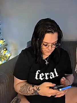 Snapshot of Saucy-Serenity chatting on November 18, 8:35 pm Saucy-Serenity online show from November 18, 8:35 pm