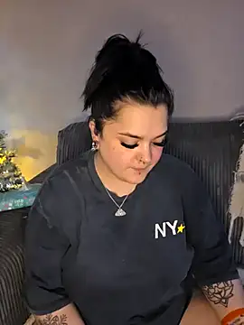 Snapshot of Saucy-Serenity chatting on November 27, 8:33 pm Saucy-Serenity online show from November 27, 8:33 pm