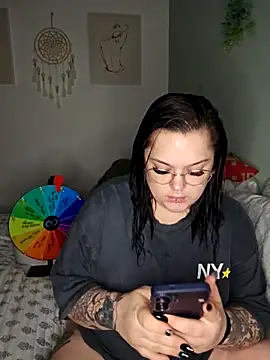 Saucy-Serenity online show from April 4, 7:00 pm