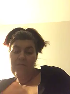 Snapshot of Curvy-Essex-Milf chatting on March 23, 3:54 am Curvy-Essex-Milf online show from March 23, 3:54 am