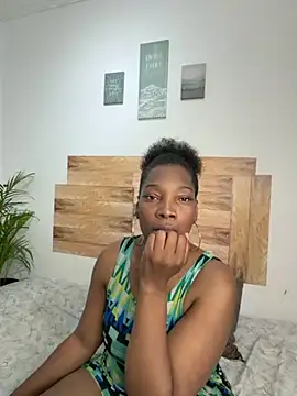 Nahomy gree online show from April 7, 7:25 pm