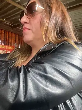 Snapshot of Luna-nevada chatting on April 19, 8:22 pm Luna-nevada online show from April 19, 8:22 pm