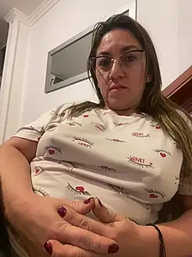 Snapshot of Luna-nevada chatting on April 21, 1:42 am Luna-nevada online show from April 21, 1:42 am