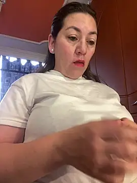 Snapshot of Luna-nevada chatting on April 23, 3:25 pm Luna-nevada online show from April 23, 3:25 pm