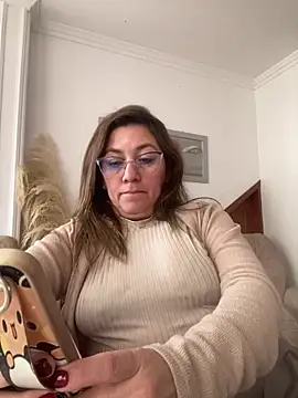 Snapshot of Luna-nevada chatting on May 11, 4:04 pm Luna-nevada online show from May 11, 4:04 pm
