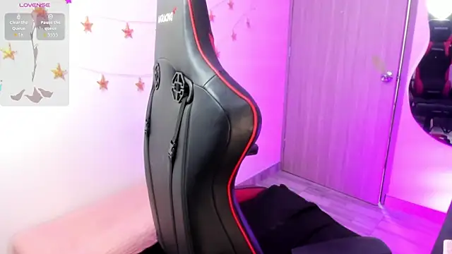 LindaSilverstone online show from April 13, 11:43 pm