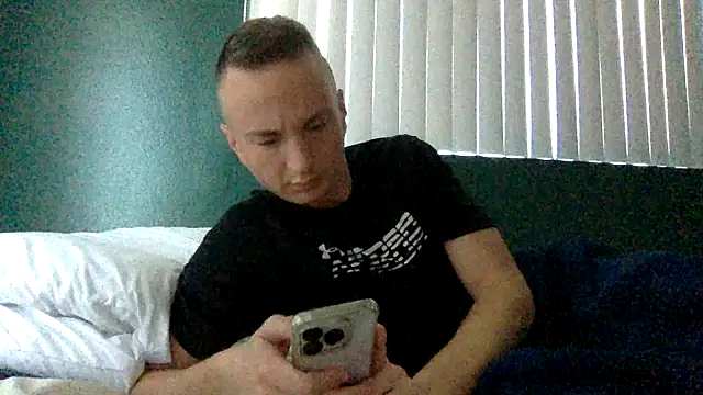 Snapshot of TheDaddy005 chatting on March 8, 4:39 pm TheDaddy005 online show from March 8, 4:39 pm