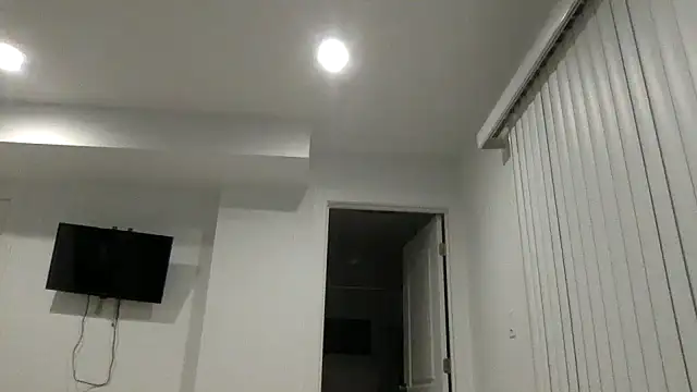 Snapshot of TheDaddy005 chatting on March 9, 2:39 am TheDaddy005 online show from March 9, 2:39 am