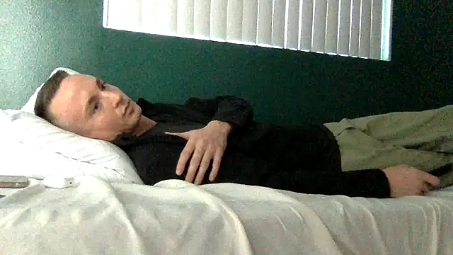 Snapshot of TheDaddy005 chatting on March 12, 12:42 am TheDaddy005 online show from March 12, 12:42 am