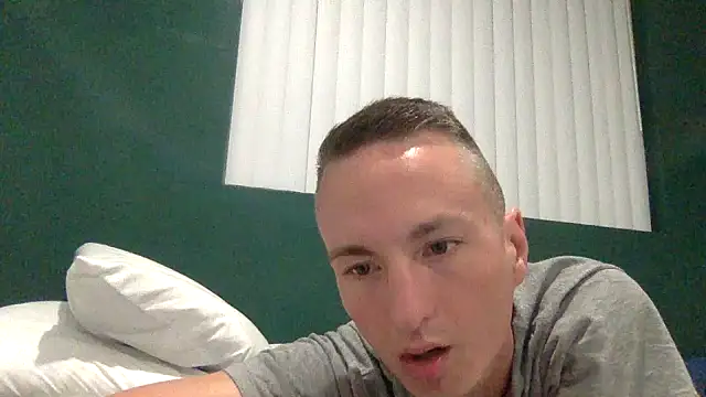 Snapshot of TheDaddy005 chatting on March 12, 3:46 am TheDaddy005 online show from March 12, 3:46 am