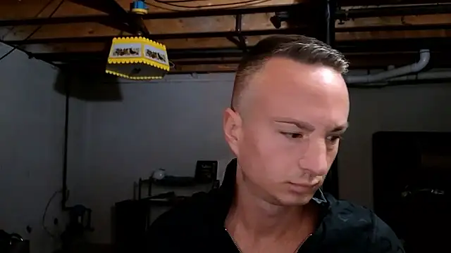 Snapshot of TheDaddy005 chatting on December 20, 1:51 pm TheDaddy005 online show from December 20, 1:51 pm