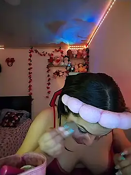 esmeralda jadees online show from May 28, 8:28 pm