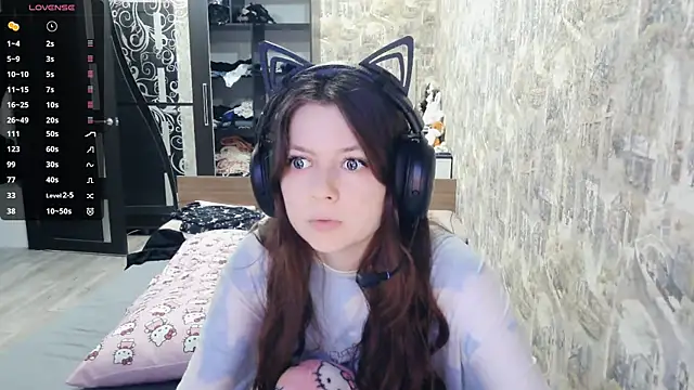 Snapshot of RendyDow chatting on December 5, 8:23 am RendyDow online show from December 5, 8:23 am