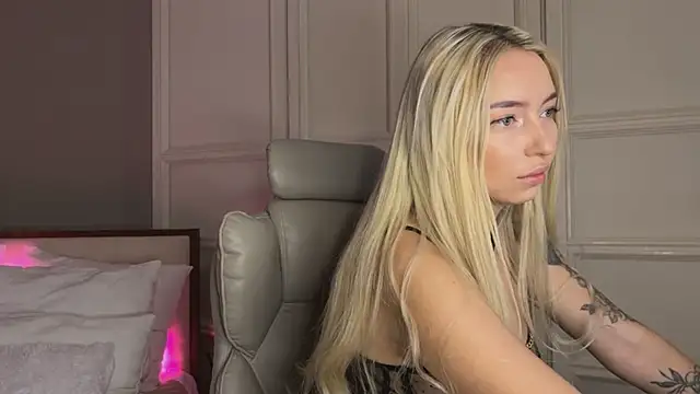 OhMyEmma online show from March 12, 1:03 am