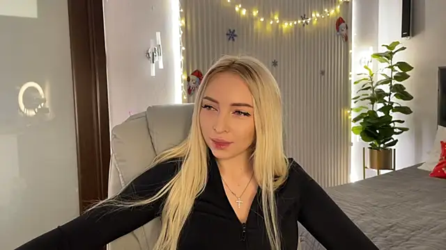 OhMyEmma online show from December 19, 1:12 am