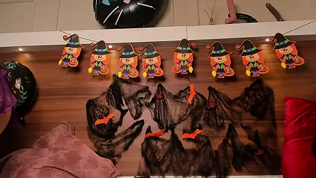 Snapshot of AriadnaHarper chatting on October 19, 11:33 am AriadnaHarper online show from October 19, 11:33 am