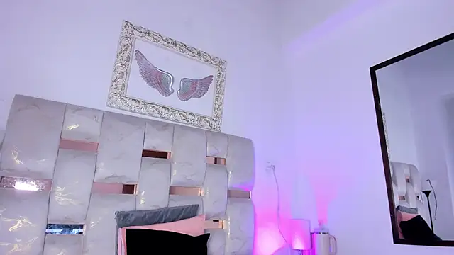 Snapshot of Lola_Blondie chatting on March 6, 11:50 am Lola Blondie online show from March 6, 11:50 am