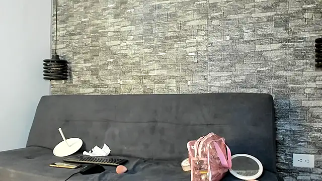 ASHLEY AND ASH online show from November 5, 9:15 pm