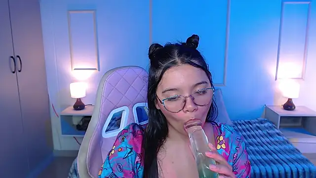 Snapshot of lilly_1948 chatting on March 13, 6:48 am lilly 1948 online show from March 13, 6:48 am