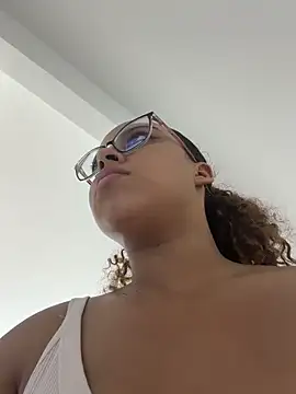 Snapshot of AlesiaCooper chatting on May 22, 2:19 am AlesiaCooper online show from May 22, 2:19 am
