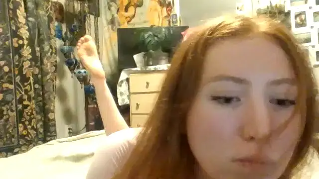 Snapshot of RedGingerSnapz chatting on August 5, 1:30 am RedGingerSnapz online show from August 5, 1:30 am