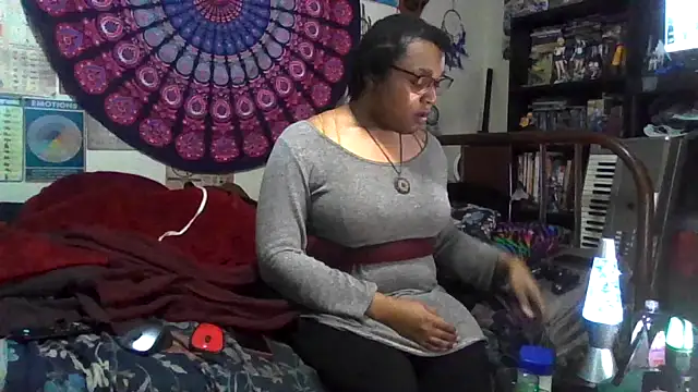 Snapshot of GardeniaFields chatting on November 17, 12:27 am GardeniaFields online show from November 17, 12:27 am