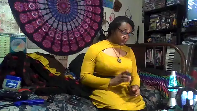 Snapshot of GardeniaFields chatting on November 24, 12:32 am GardeniaFields online show from November 24, 12:32 am