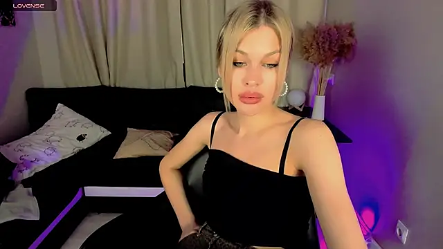 Melissa Rood online show from March 11, 12:39 pm