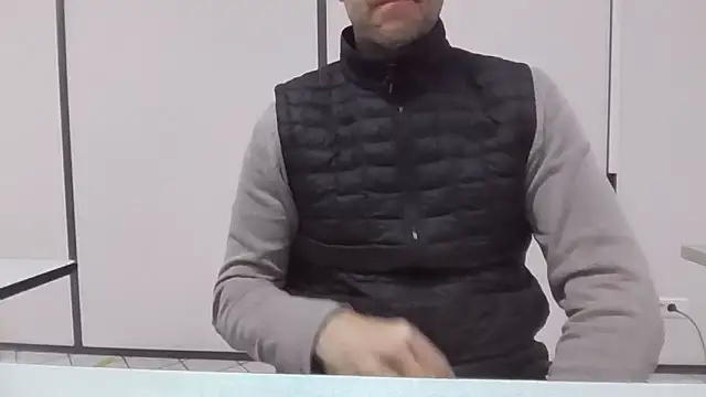 Snapshot of Simon_76 chatting on October 24, 10:22 am Simon 76 online show from October 24, 10:22 am