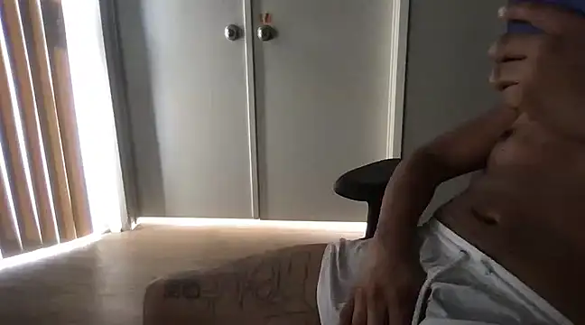 Snapshot of flores6cachondo9 chatting on March 22, 12:06 am flores6cachondo9 online show from March 22, 12:06 am