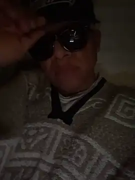 Snapshot of flores6cachondo9 chatting on December 3, 1:31 pm flores6cachondo9 online show from December 3, 1:31 pm