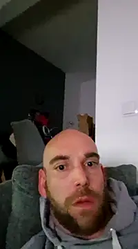 Snapshot of Smokeym123 chatting on March 10, 2:06 am Smokeym123 online show from March 10, 2:06 am