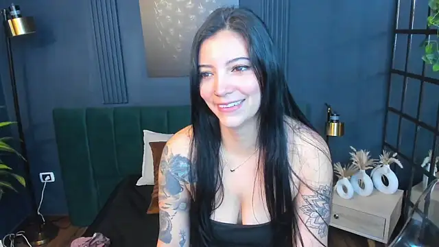 Snapshot of roxy_hell chatting on January 10, 12:29 pm roxy hell online show from January 10, 12:29 pm