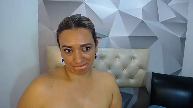 Milf-Prettyboobs online show from December 14, 10:47 pm