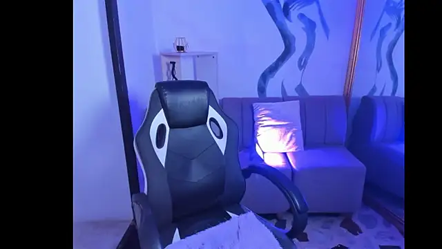 VanessaScott  online show from February 16, 8:32 am