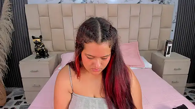 VanessaScott  online show from June 21, 7:33 am
