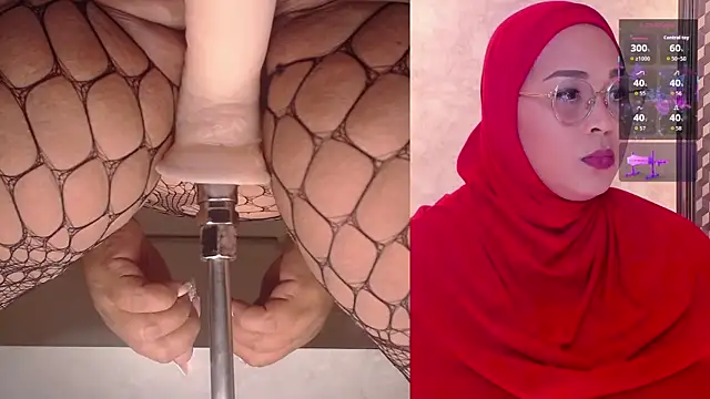 Snapshot of BBWHijab chatting on February 25, 10:30 pm BBWHijab online show from February 25, 10:30 pm