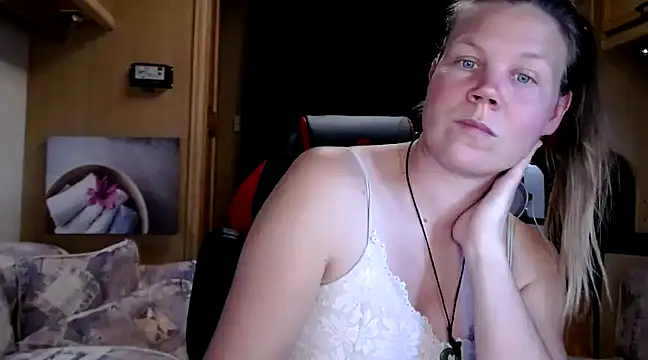 CallMeMaria online show from December 28, 3:48 pm