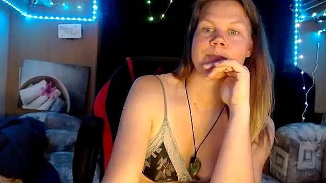 CallMeMaria online show from March 3, 1:09 pm