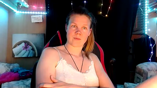 CallMeMaria online show from March 4, 9:11 pm