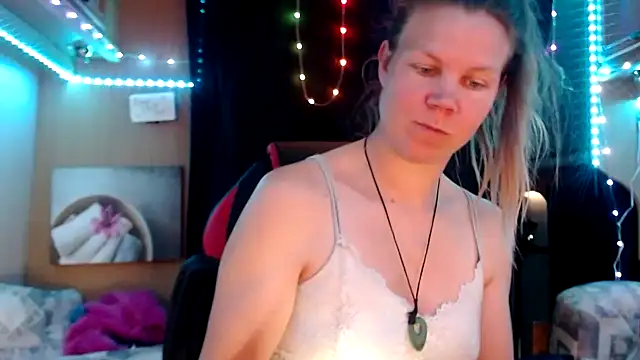 CallMeMaria online show from March 5, 10:22 am