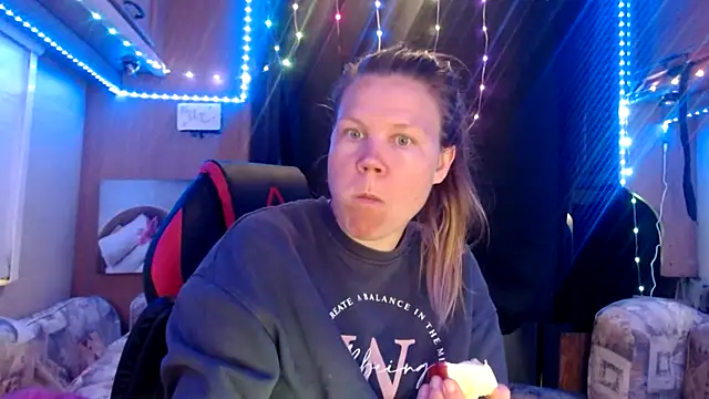 CallMeMaria online show from March 22, 3:31 pm