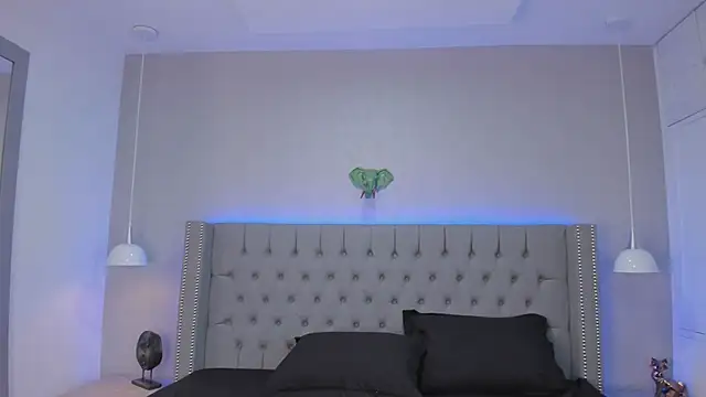 Emiliana Rios online show from March 14, 3:37 am