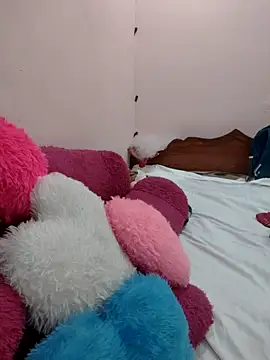 priya 00143 online show from April 16, 9:32 am