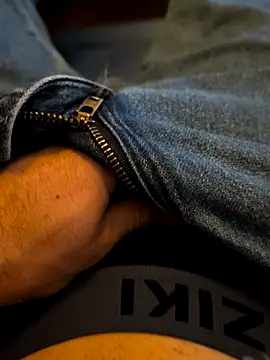 A DV78 online show from April 23, 7:05 pm