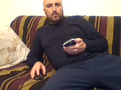 Snapshot of maxxxio12 chatting on March 14, 1:35 pm maxxxio12 online show from March 14, 1:35 pm