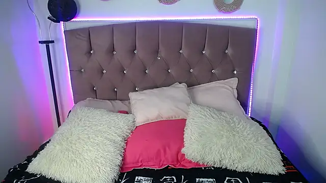 charlotte walker1 online show from March 16, 1:28 am