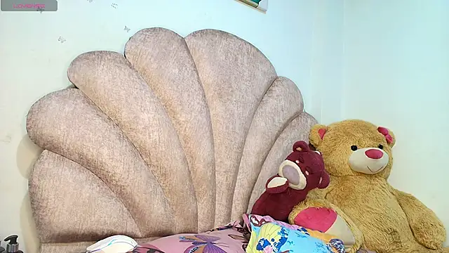 charlotte walker1 online show from March 24, 12:04 am