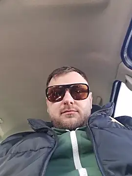 hugedickedd online show from March 20, 8:30 am